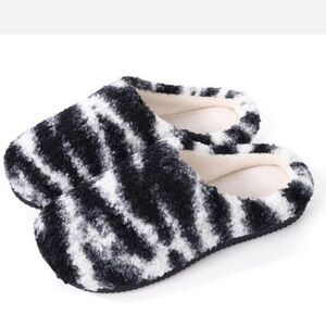 Cozy Black and White Slippers x memory foam